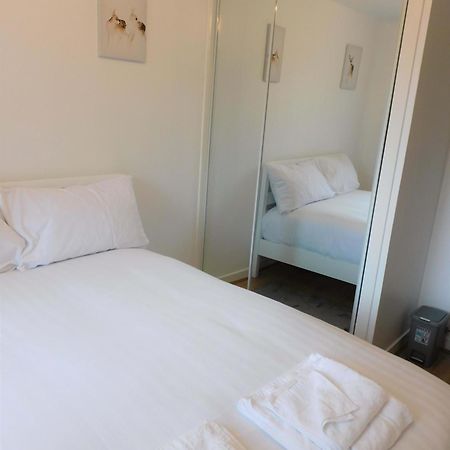 2 Bed Apt On Quiet Cul-De-Sac, Fab Location พาสเลย์ ภายนอก รูปภาพ